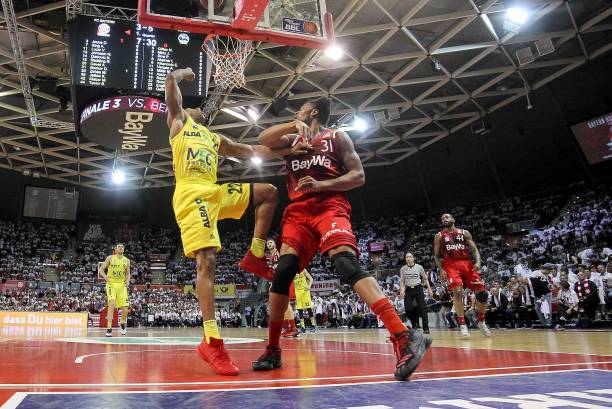 她都能够在 她都能够在