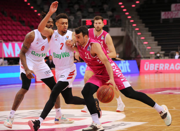 对手围抢 对手围抢